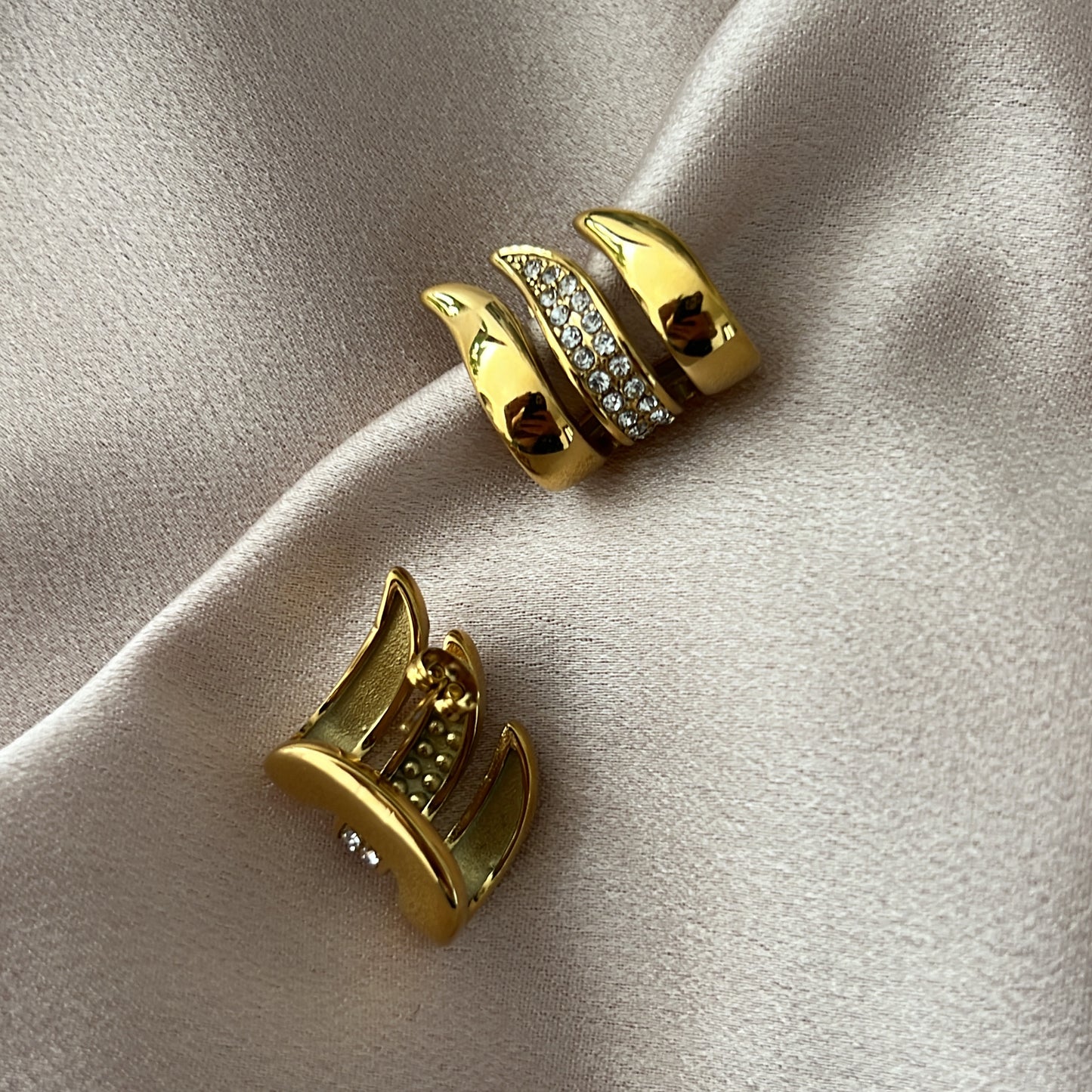 Boston Claw Earrings