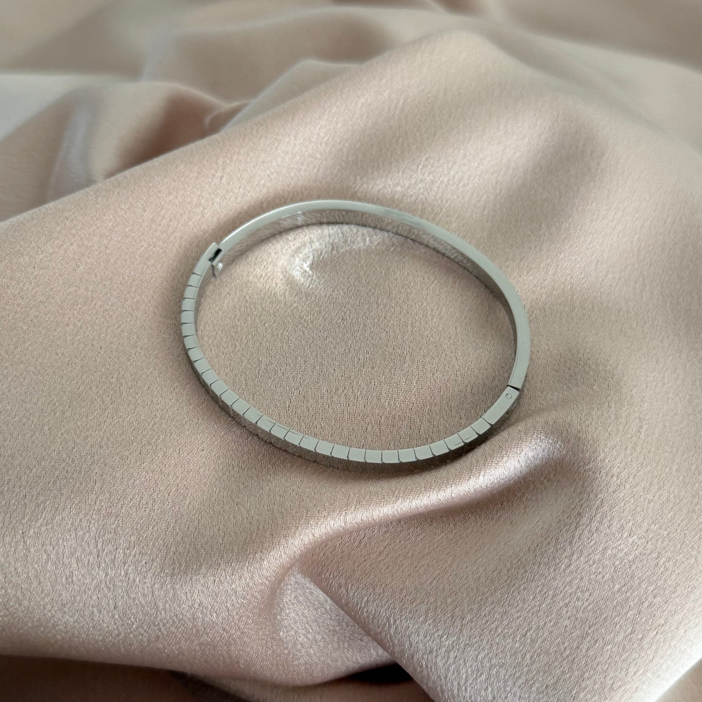 Alexia Hinge Bangle