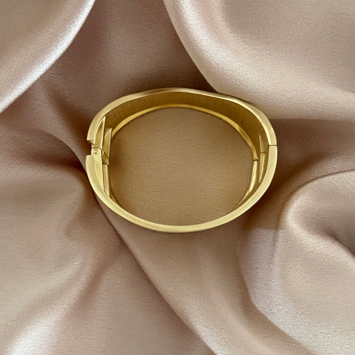 Naomi Hinged Cuff