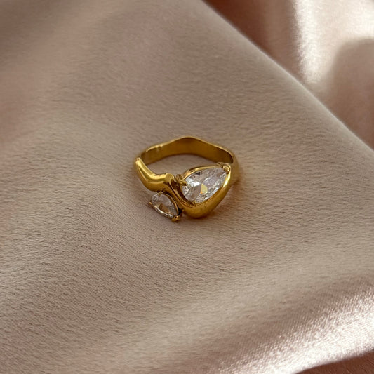 Elara Crystal Ring