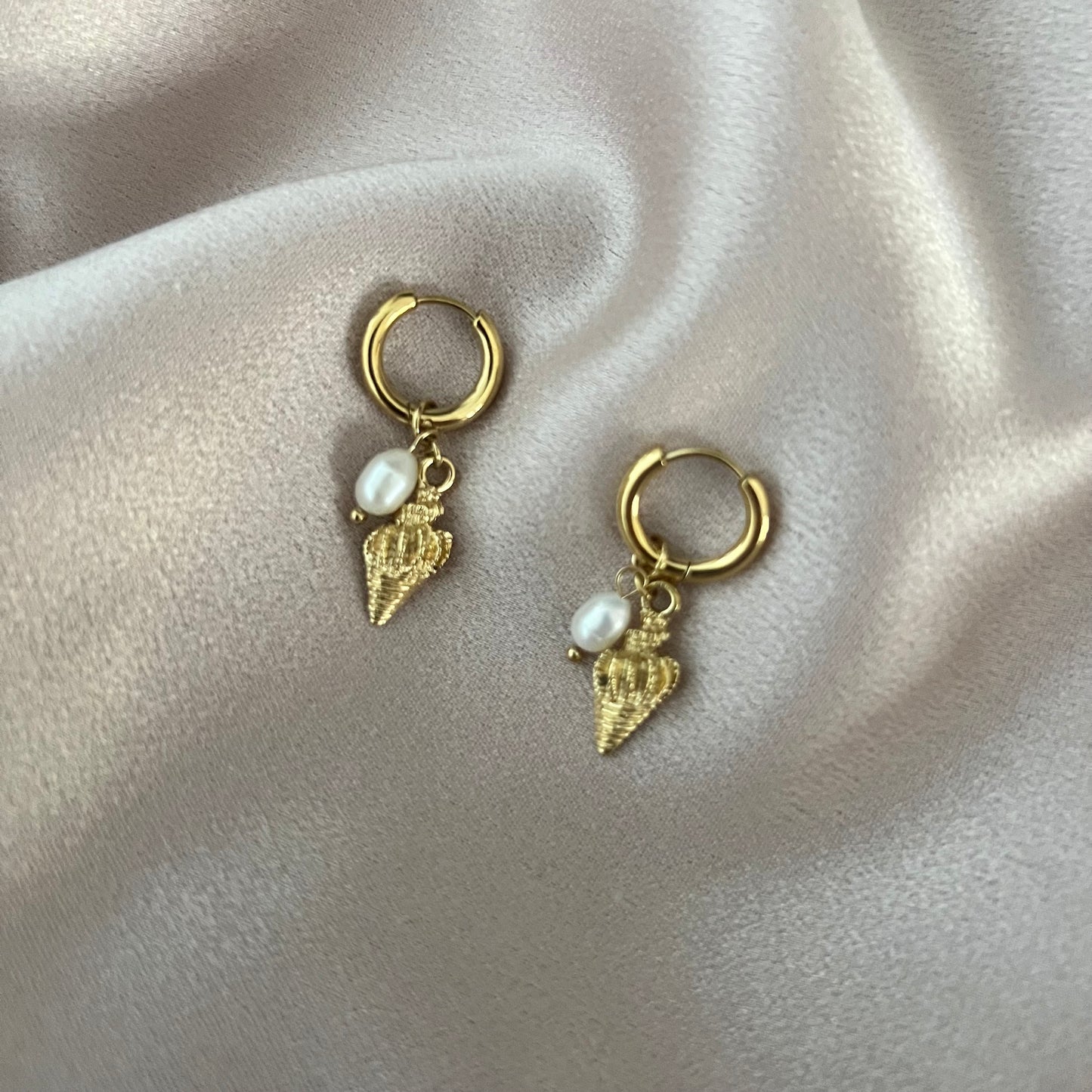 Seaside Pearl Huggies