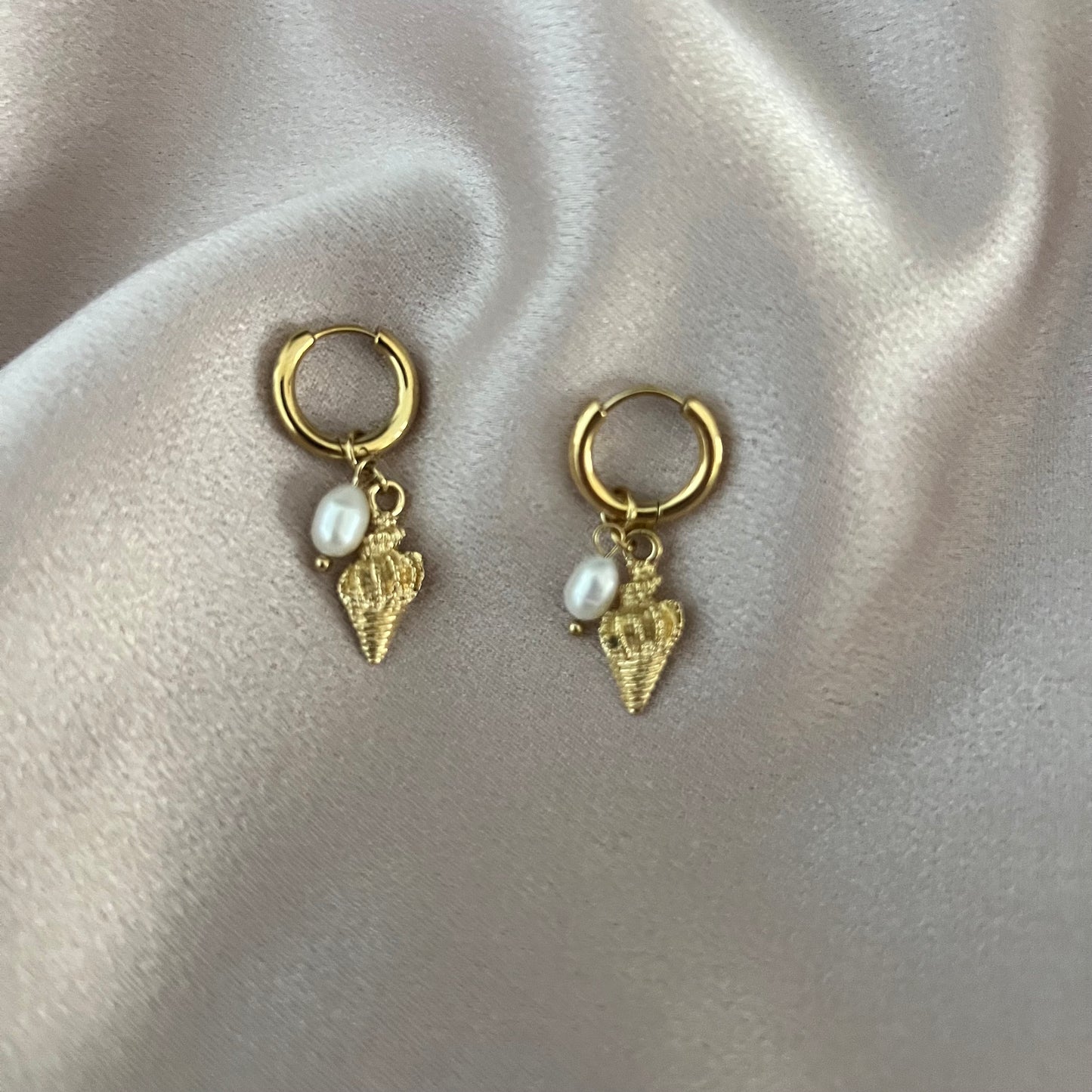 Seaside Pearl Huggies