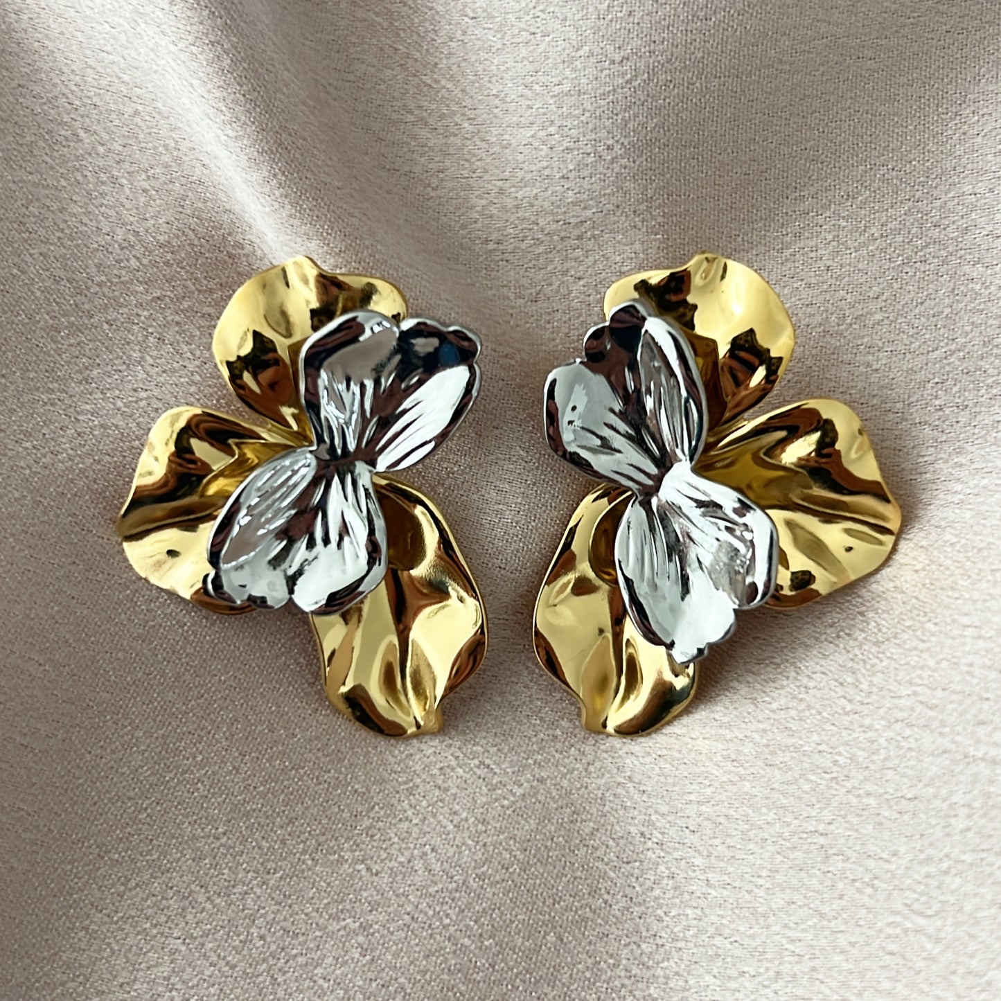 Sienna Mixed Metal Floral Earrings
