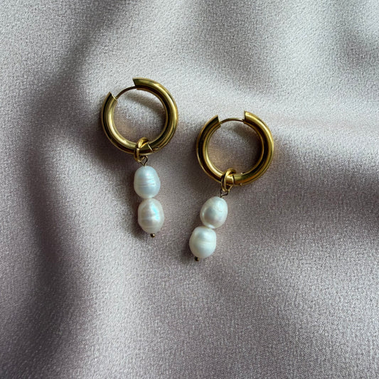 Aila Pearl Earrings