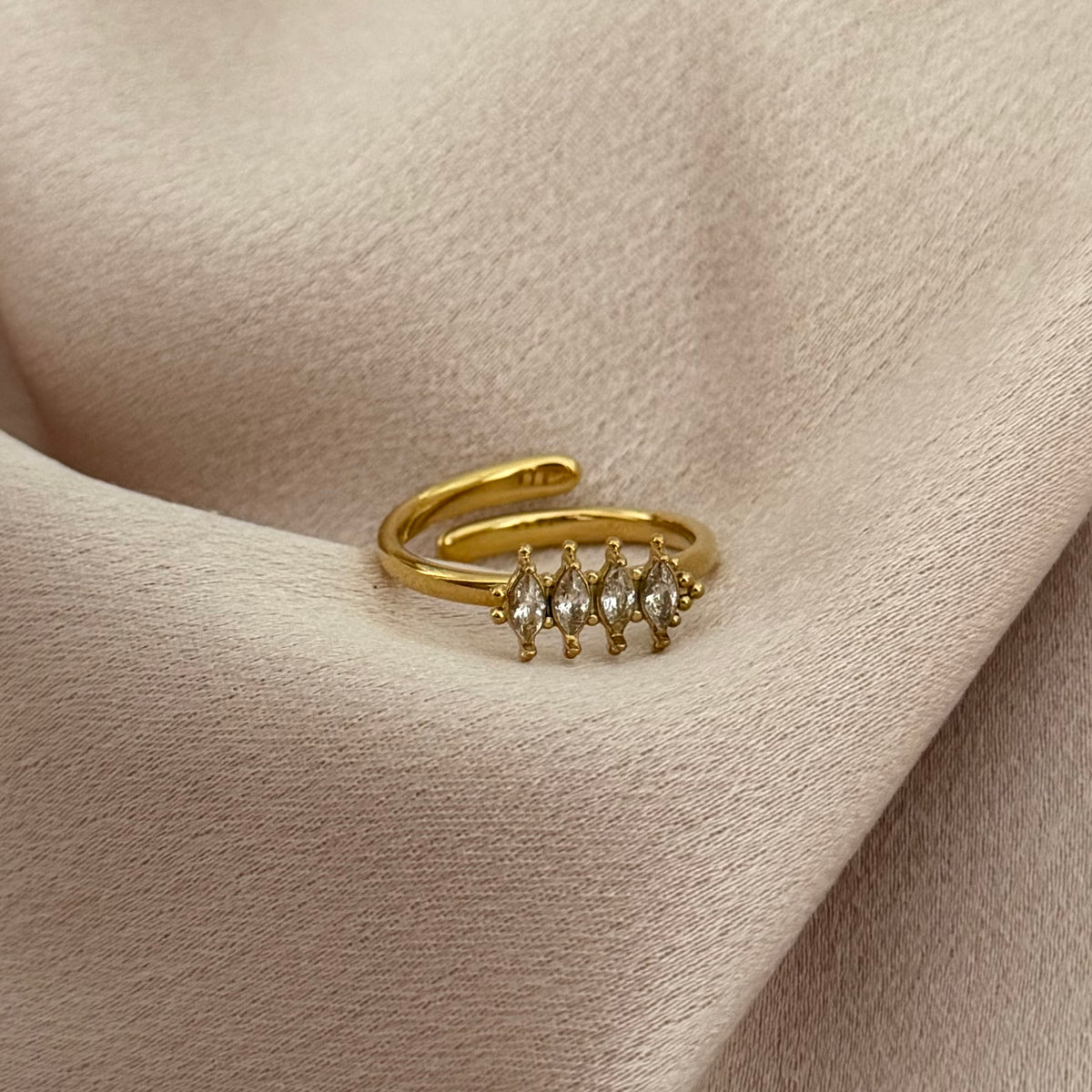 Donna Stainless Steel Ring
