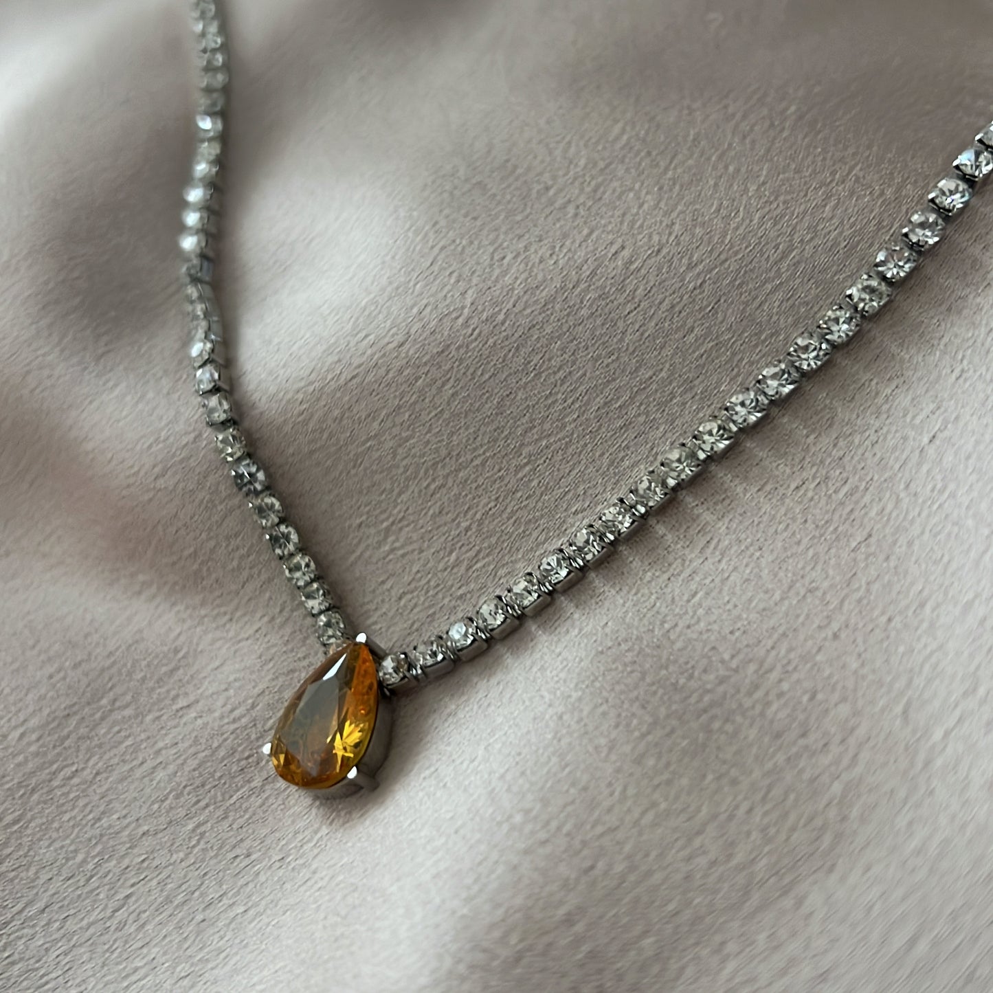 Evy Drop Crystal Necklace