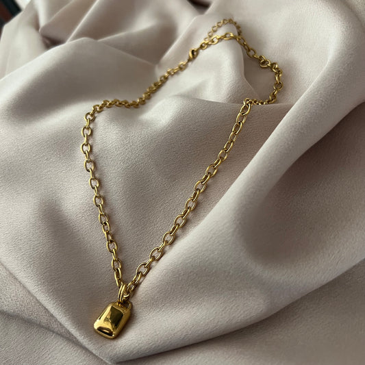 Davinia Pendant Necklace