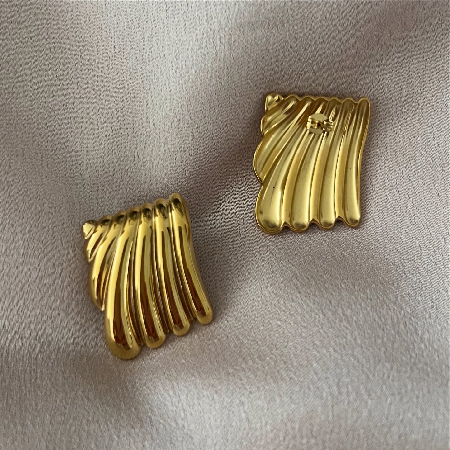 Jeanne Stud Earrings