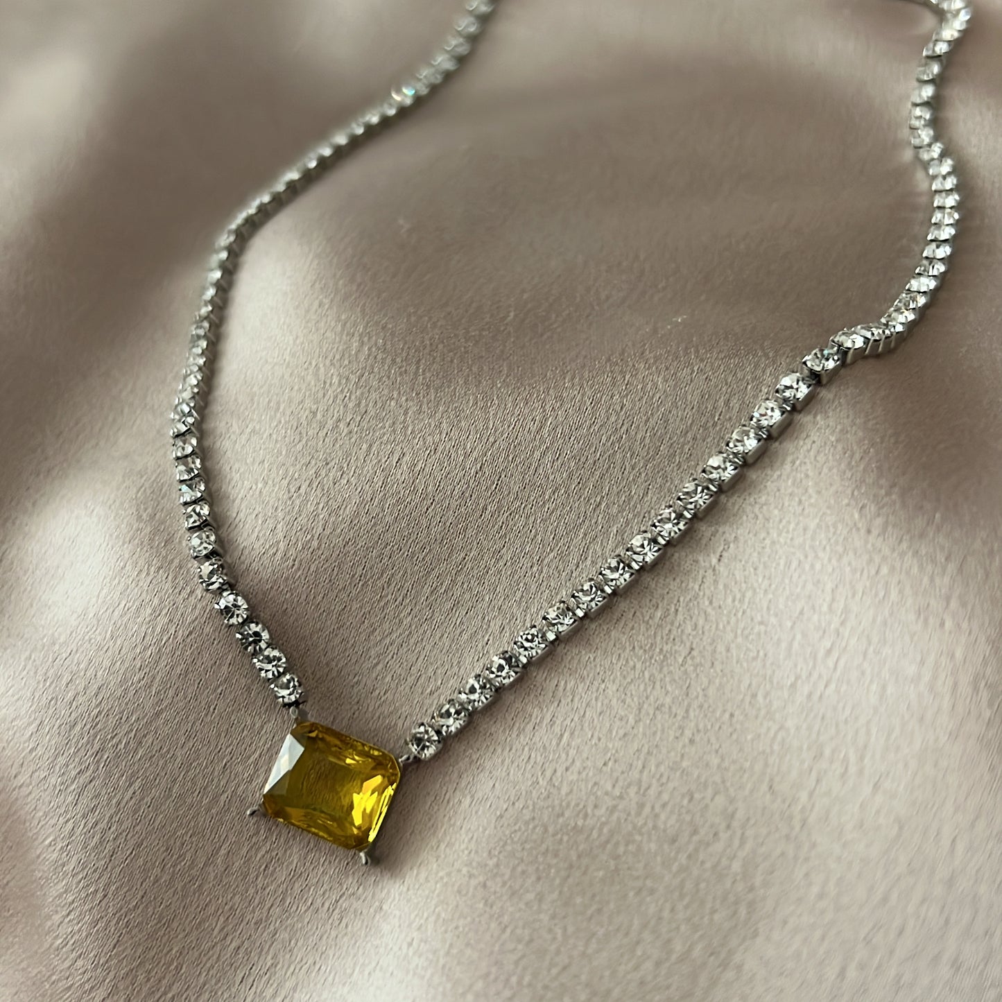 Evy Crystal Necklace