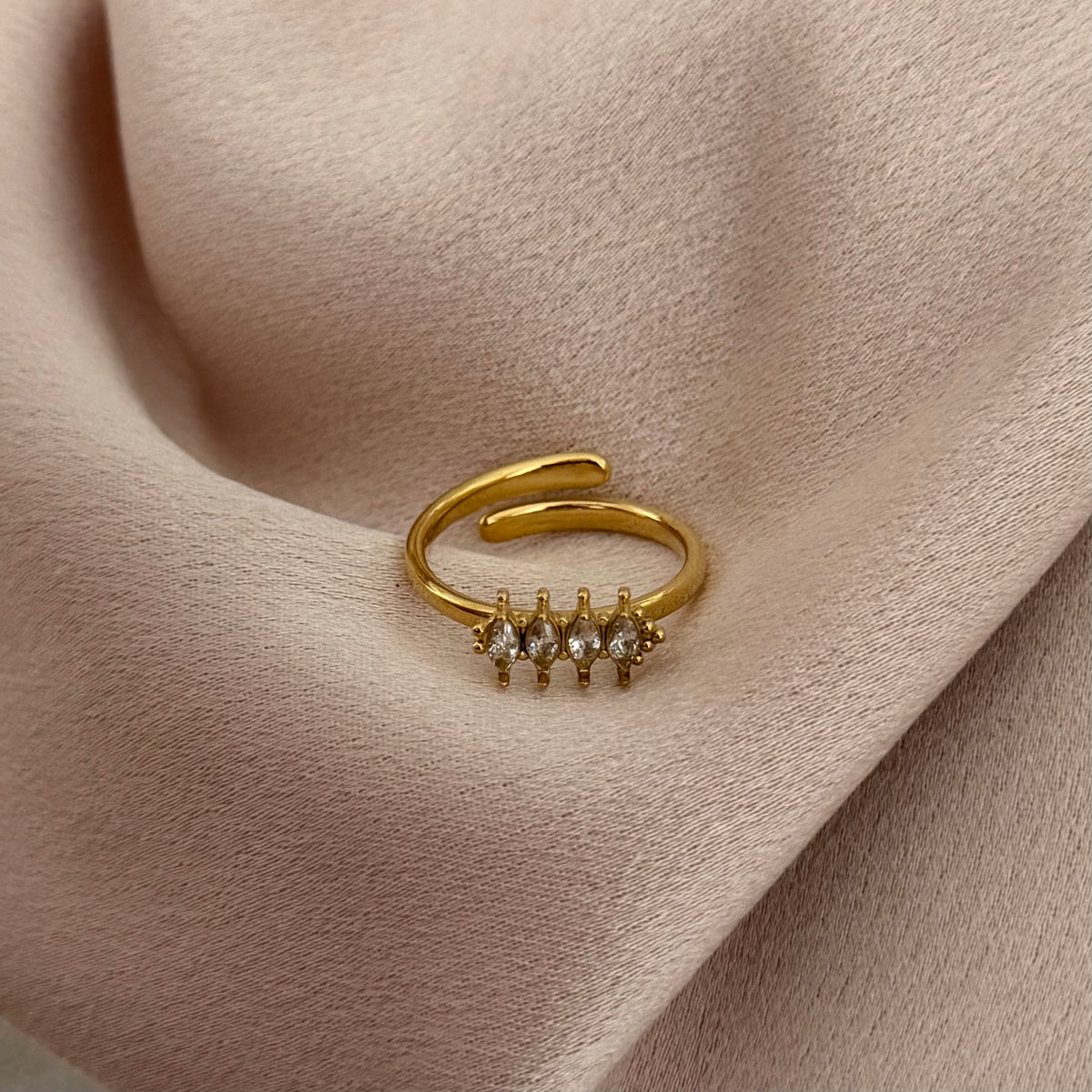 Donna Stainless Steel Ring