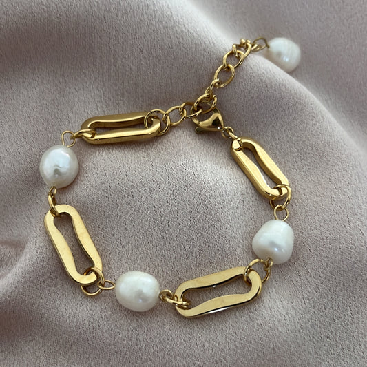 Ariana Pearl Bracelet