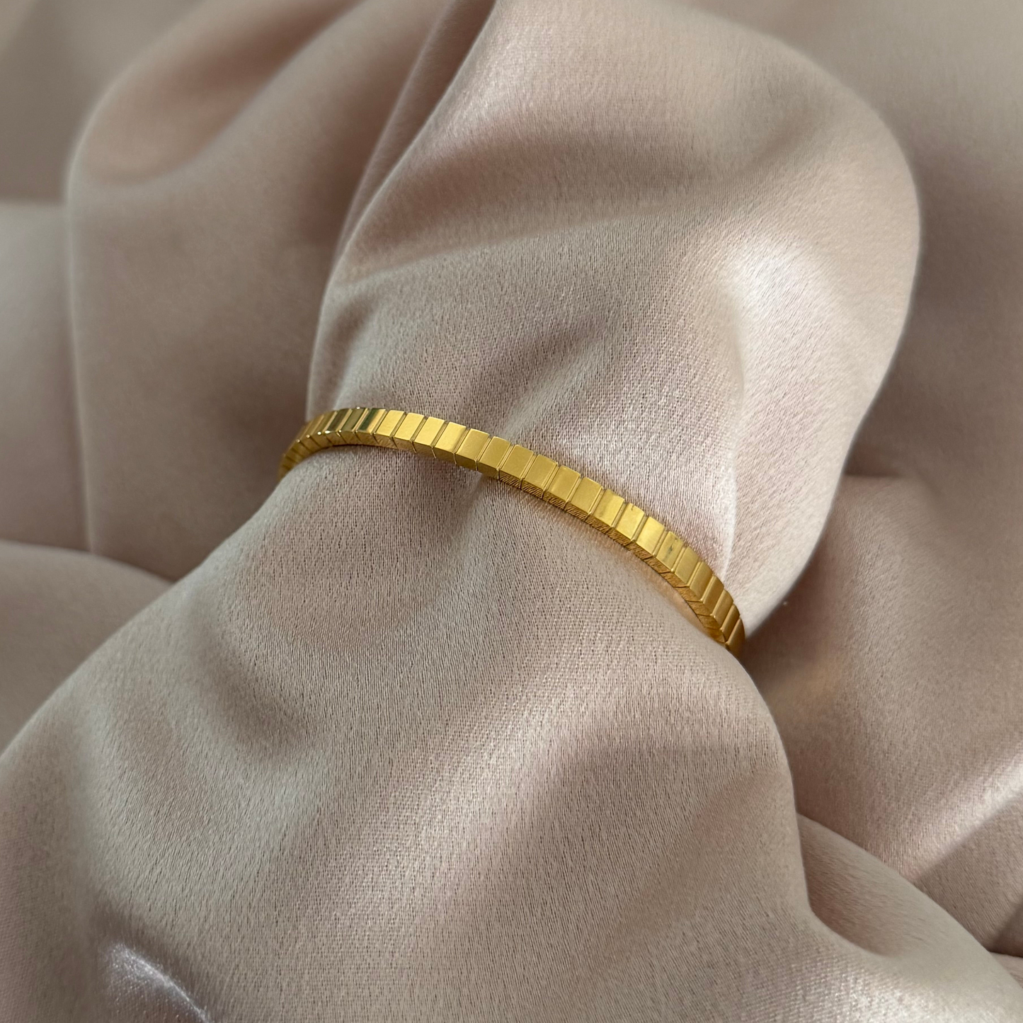 Alexia Hinge Bangle