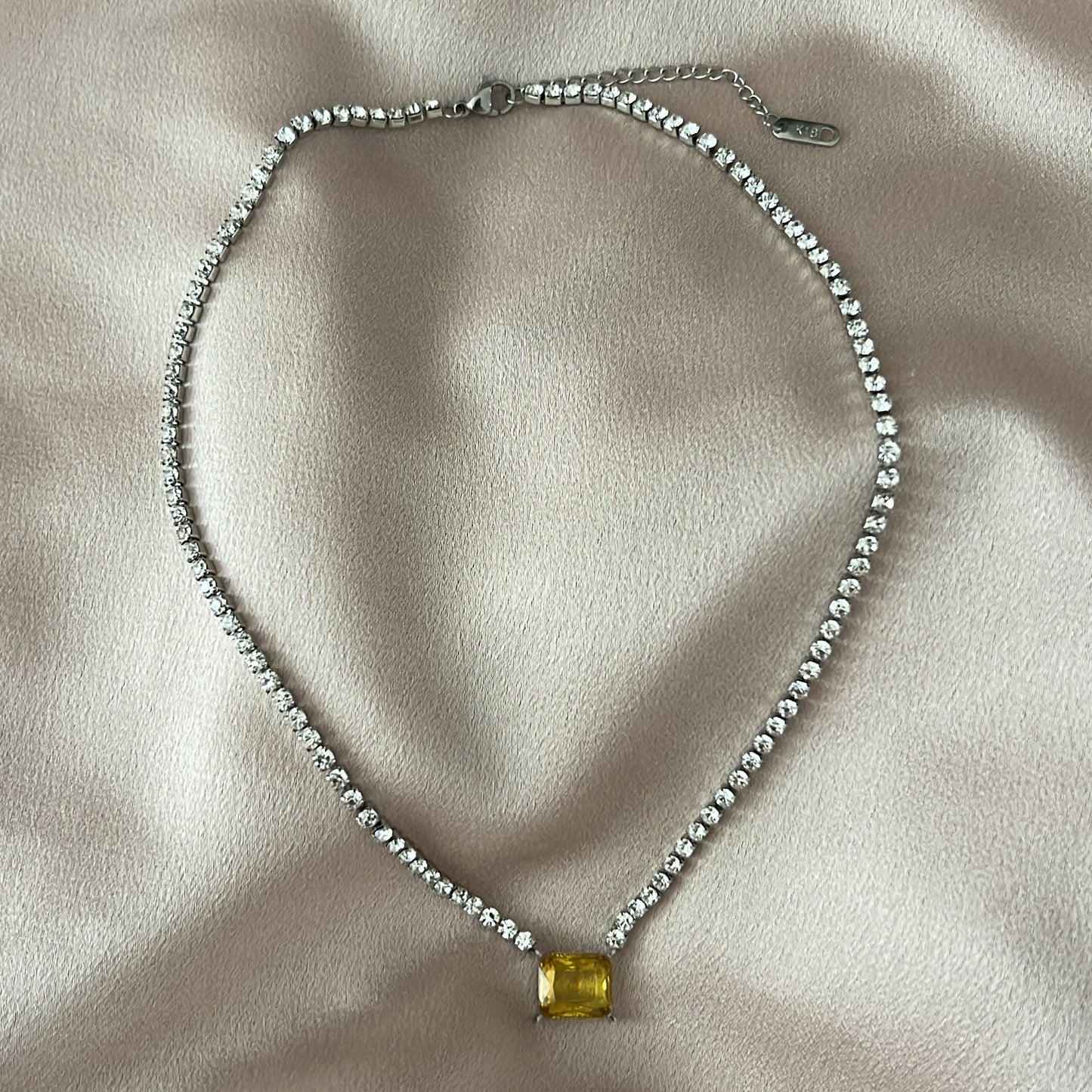 Evy Crystal Necklace