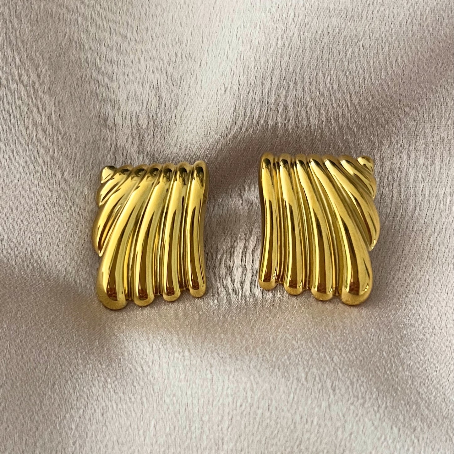 Jeanne Stud Earrings