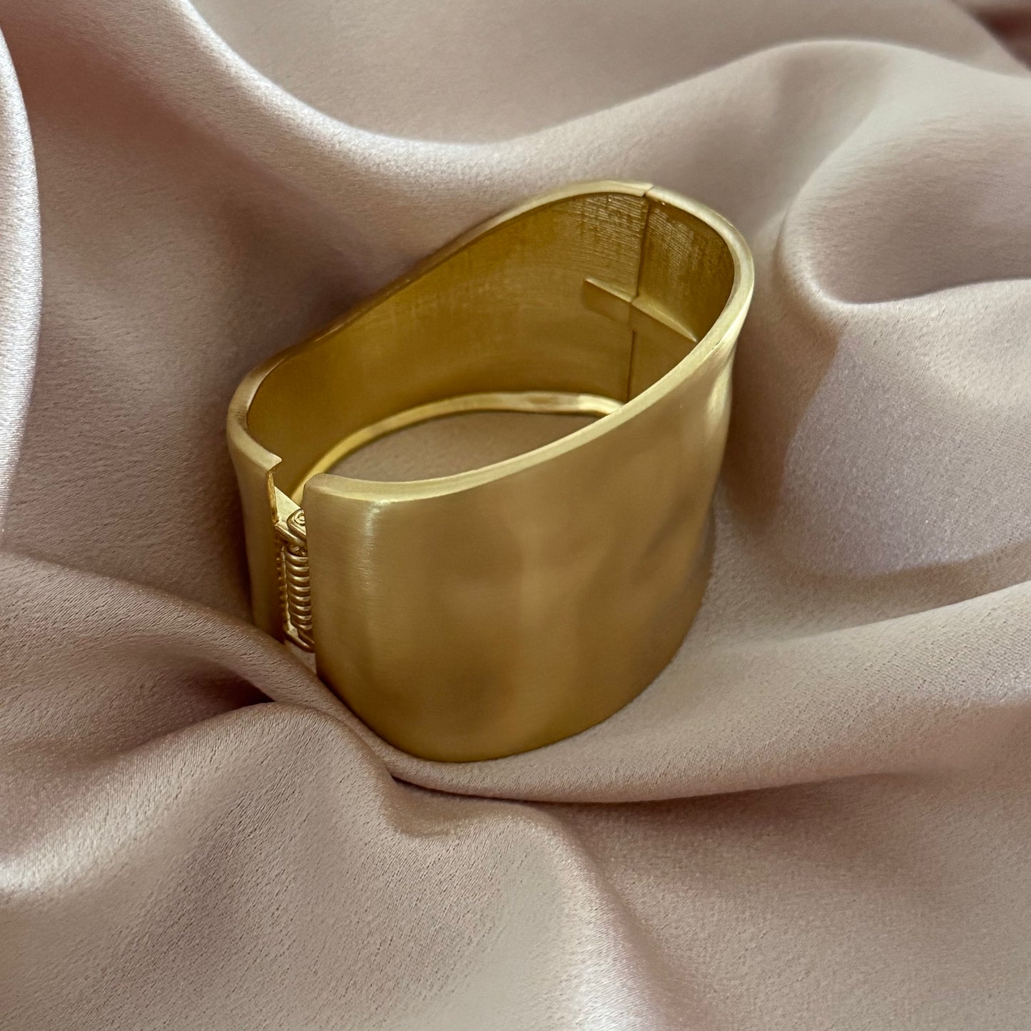 Naomi Hinged Cuff